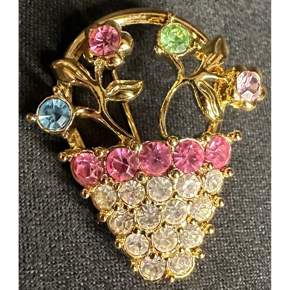 Vintage Monet Flower Basket Brooch OS Gold Rhinestone Floral - Picture 3 of 4